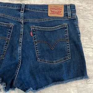 Levi’s Women’s Jean Shorts Size: 33‎ Color: Blue